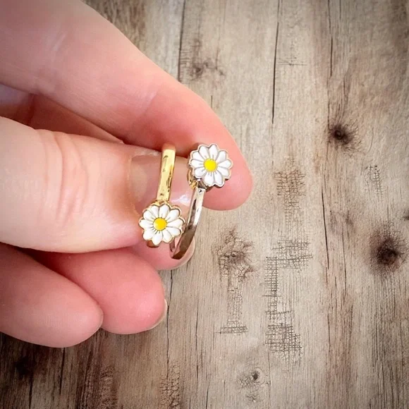 Adjustable Fidget Spinner Daisy Flower Rings - Picture 6 of 11